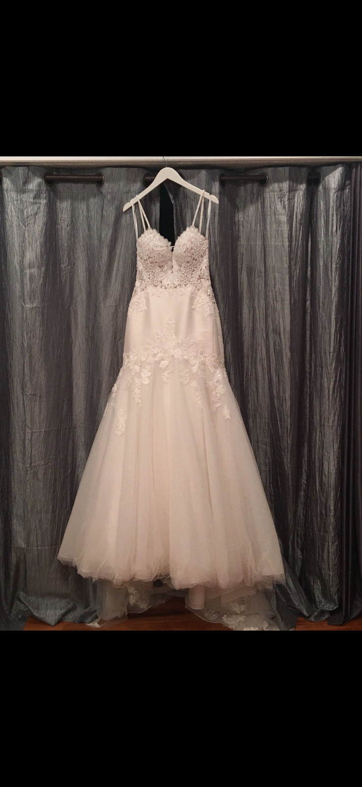 Martina Liana (Essence of Australia) Wedding Dress, Style 906. Size 10. NWT.