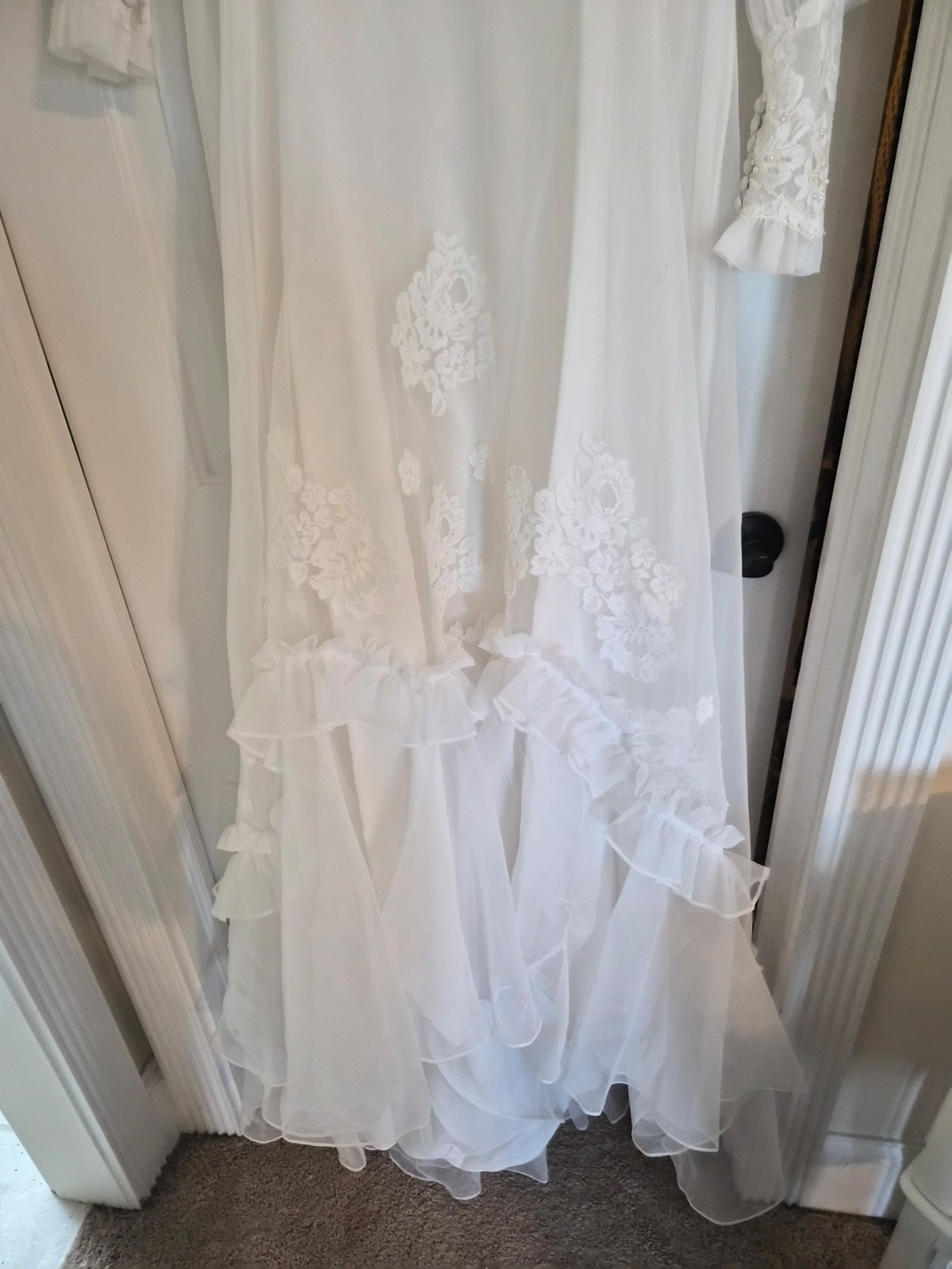 Vintage Unbranded Size 6 Wedding Dress Long Sleeve Lace Sweetheart Neckline