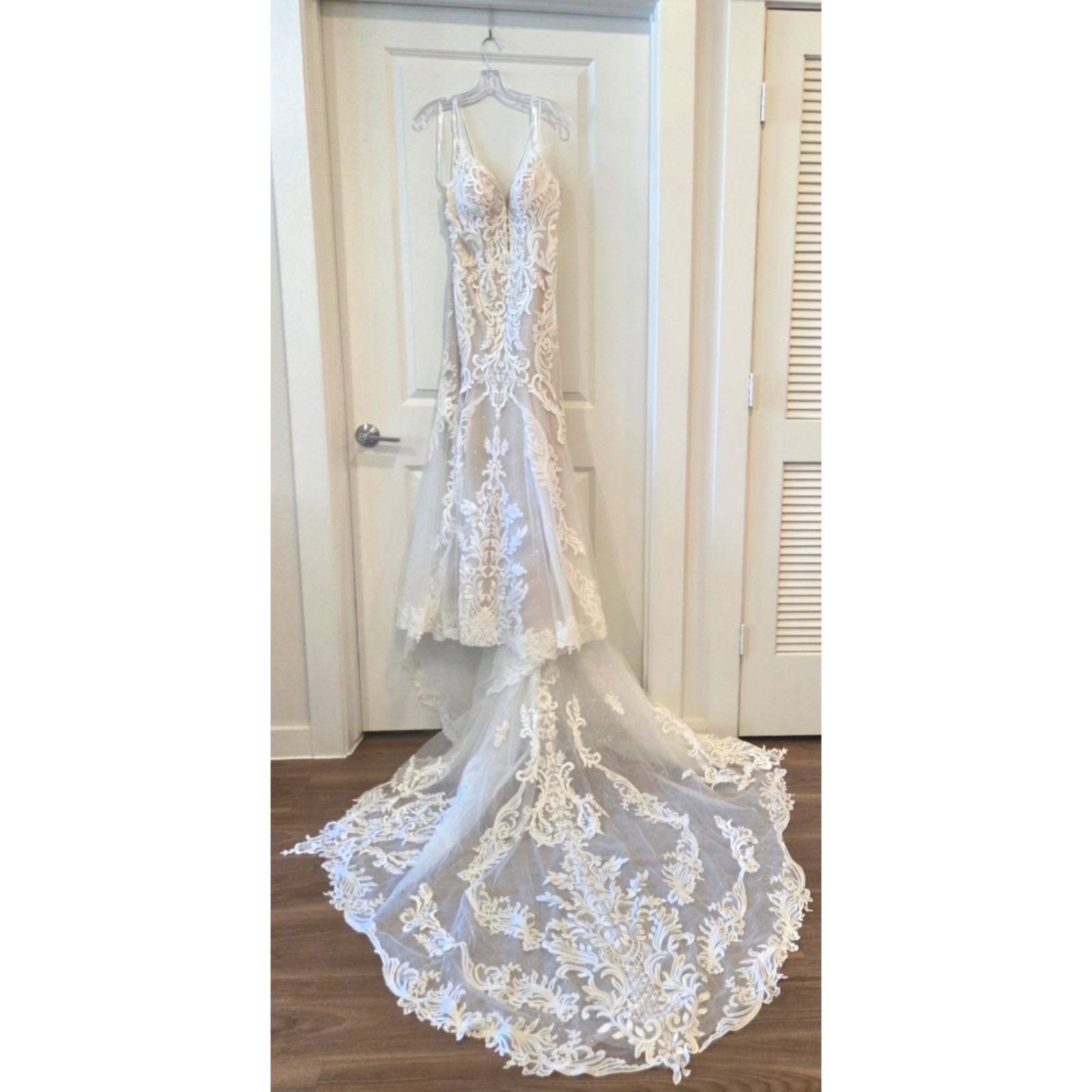 Never worn Essence of Australia wedding dress size 12 with lace and veil