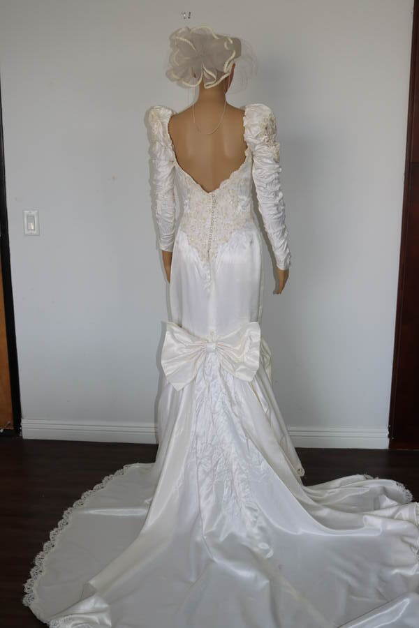 Vintage Ivory Puff Sleeve Pearl /Sequin Beaded Wedding Dress S/M