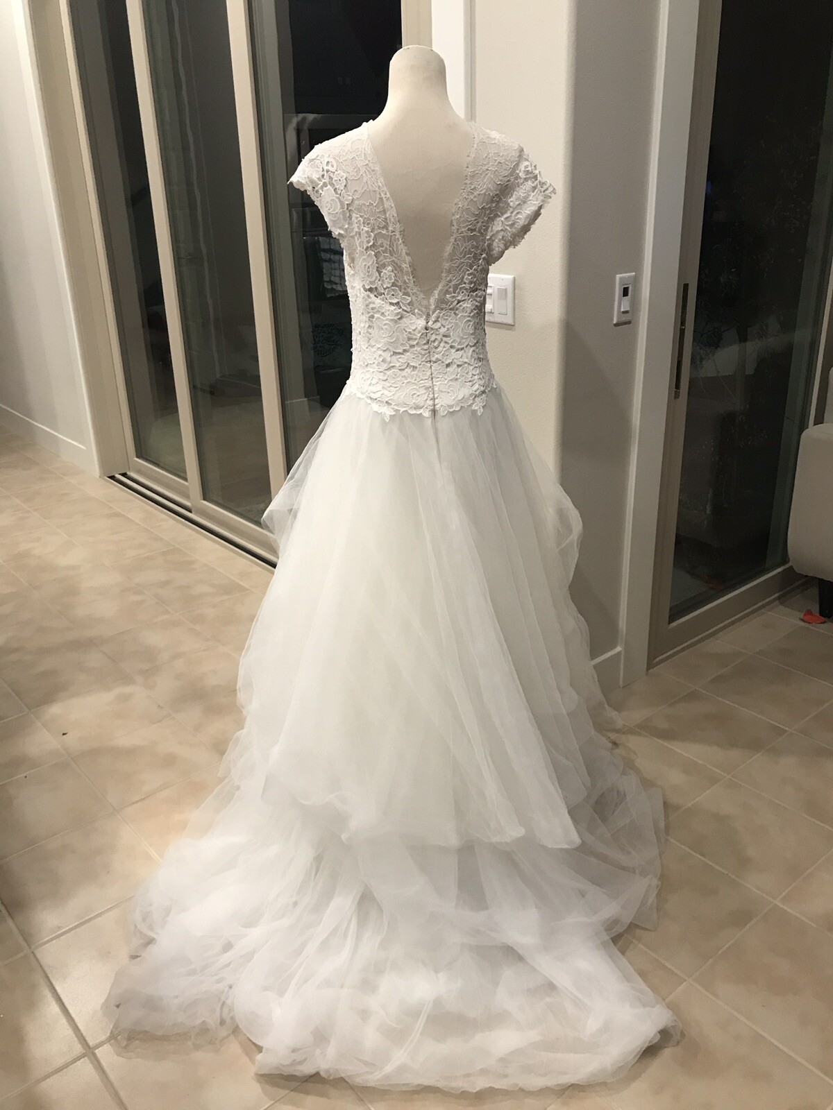 New Authentic Nouvelle Amsale lace tulle wedding dress Size 10 $2759