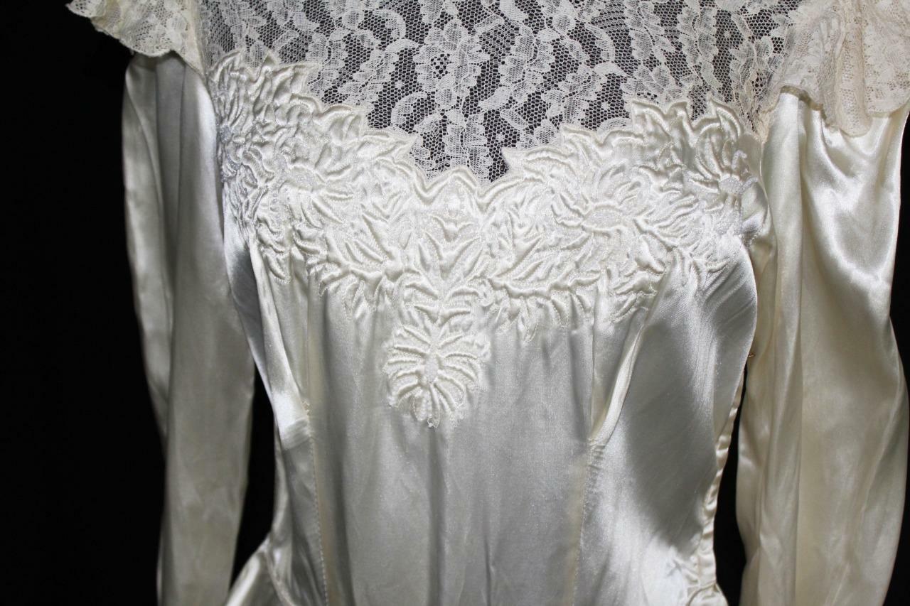 RARE VINTAGE 1940’S WHITE RAYON LIQUID SATIN WEDDING DRESS WITH LACE SIZE 6+