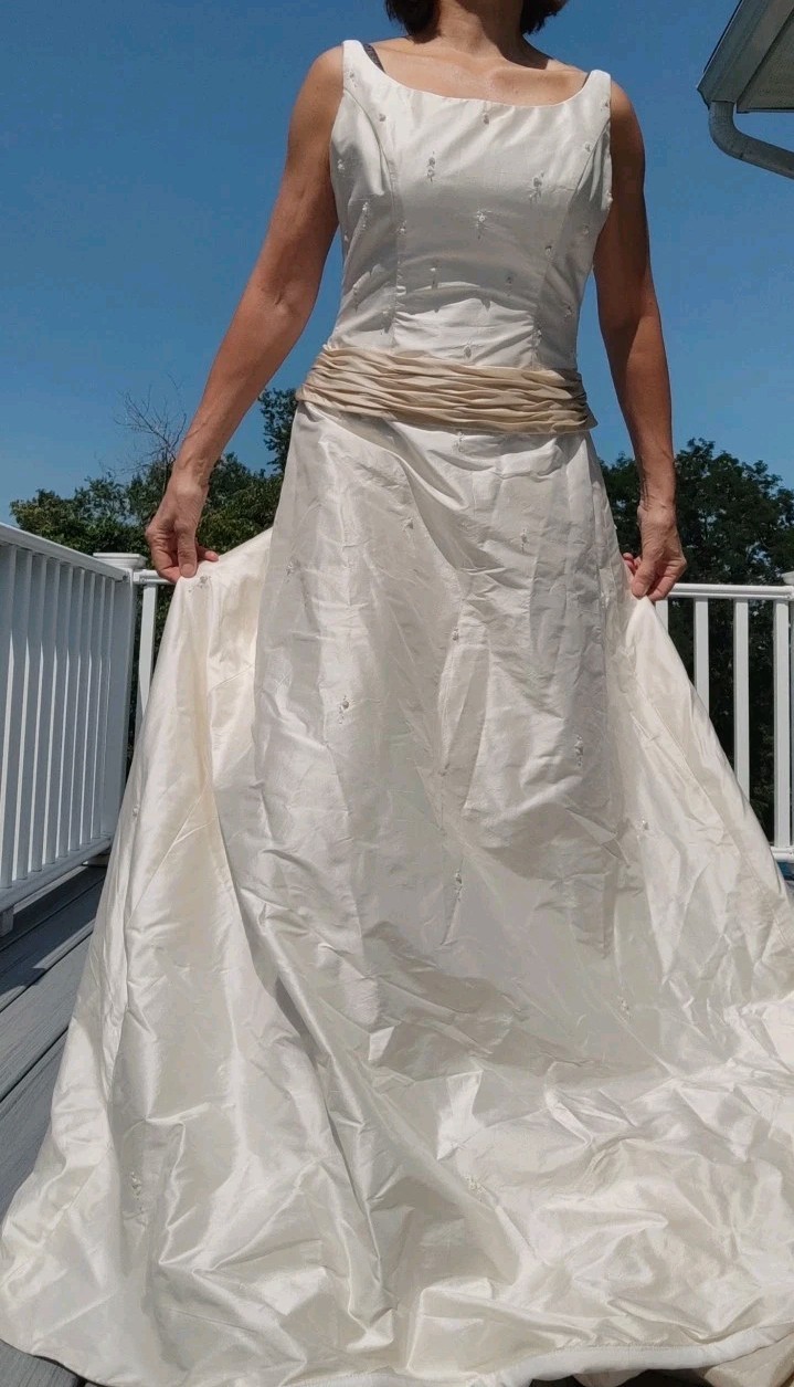 New Wedding Dress Gown M Veil Purse Gloves Long Train Ivory Cream Beaded Corset