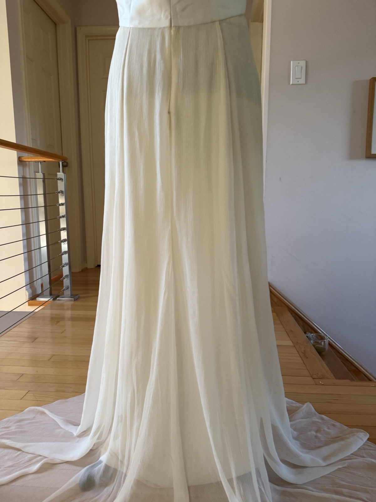 CAROLINA HERRERA 6 (10) Ivory Silk Chiffon OffShoulder Ruffled Wedding Dress NEW