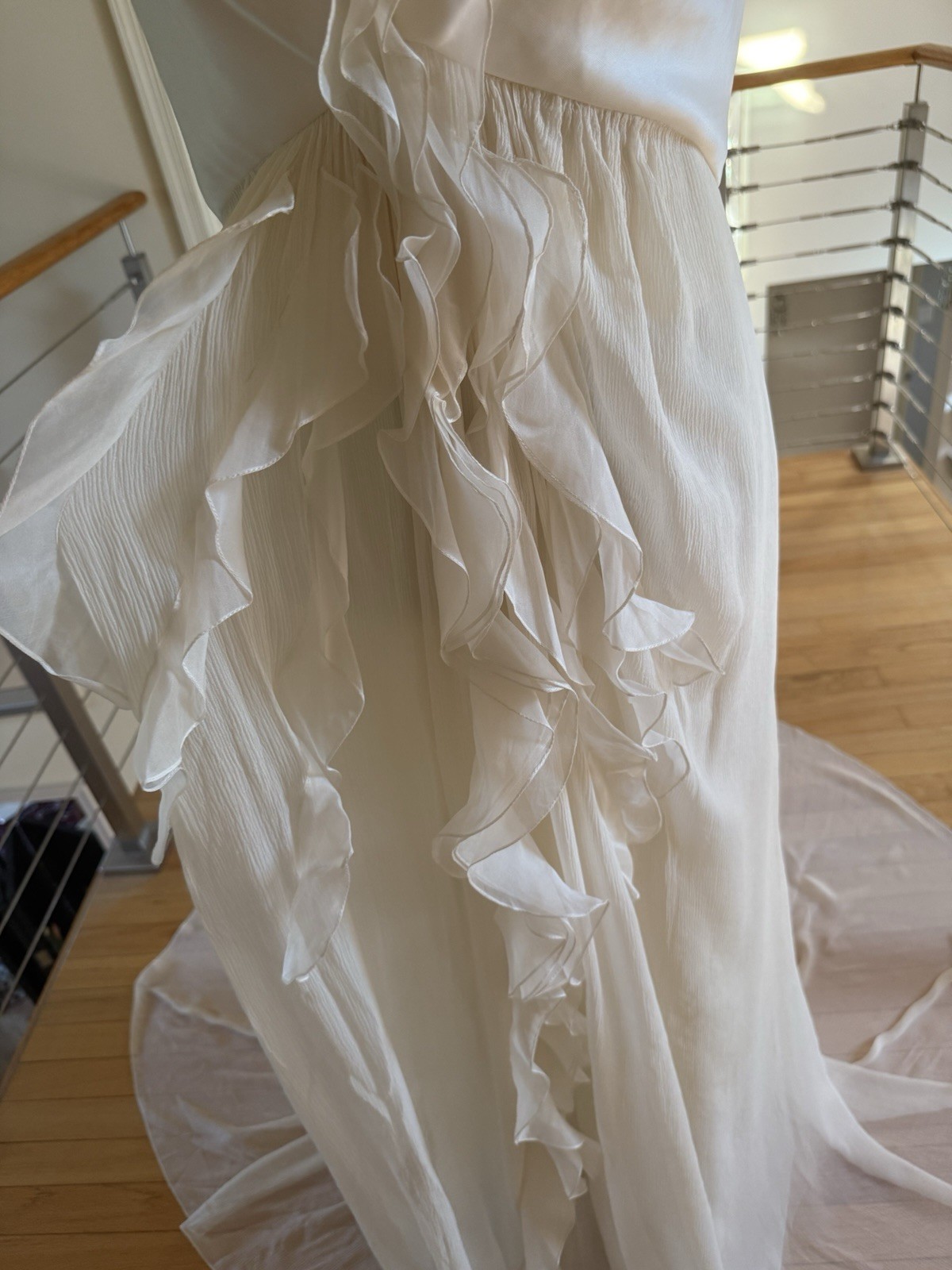 CAROLINA HERRERA 6 (10) Ivory Silk Chiffon OffShoulder Ruffled Wedding Dress NEW