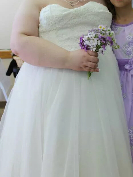 26w Wedding Dress Ball Gown Ivory White Strapless for 5 foot 1 inch BEAUTIFUL