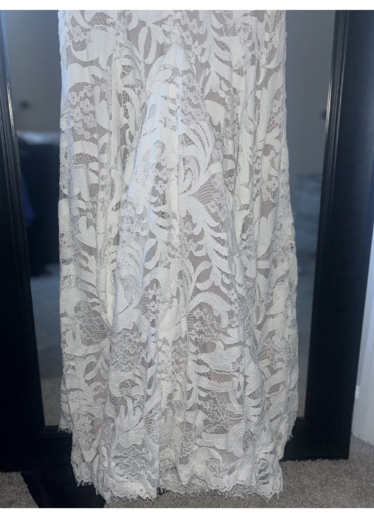 New wedding dress Wtoo by Watters. size 2/4. FitnFlare. *Never Been Worn*