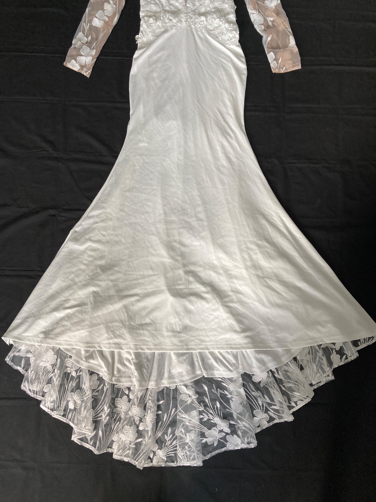 Women S Mermaid Wedding Dresses Long Sleeve Applique Buttons Back Bridal Gowns