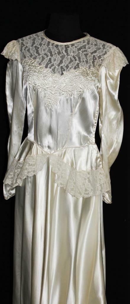 RARE VINTAGE 1940’S WHITE RAYON LIQUID SATIN WEDDING DRESS WITH LACE SIZE 6+