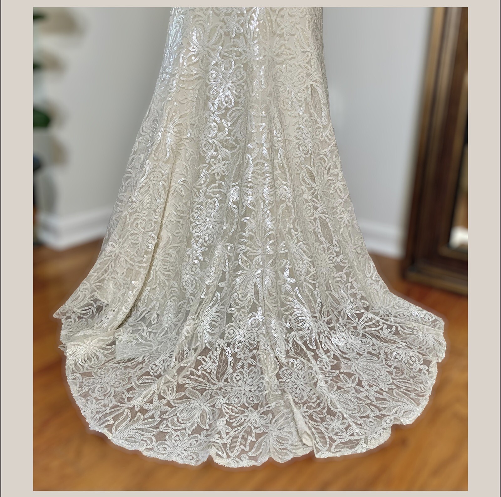 Willowby by Watters Fully Lace Pearl Button Seychelles Wedding Gown/Dress Size M