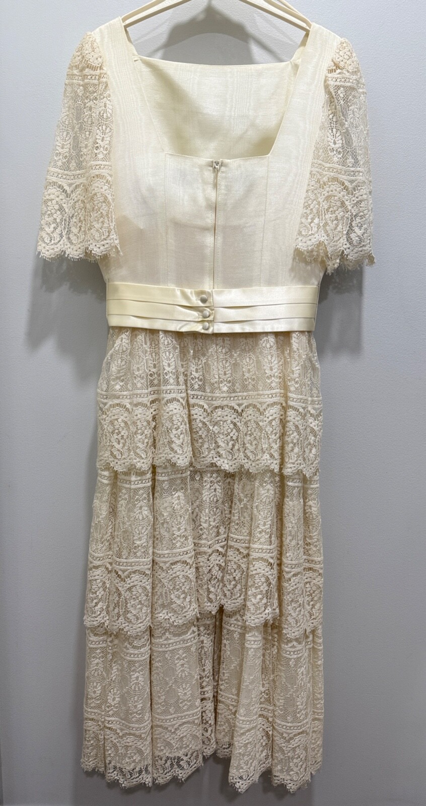 Stunning Vintage Tea Length Lace & Satin Wedding Dress, Size 6