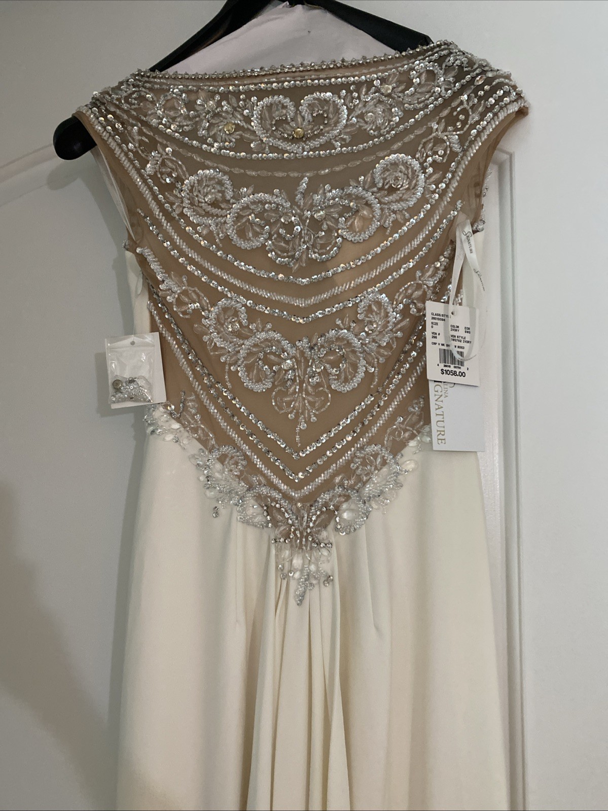 NWT $1,058 David’s bridal Beaded Back V Neck Ivory Sheath Wedding Dress 0