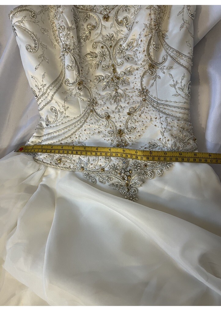 Gorgeous Off-White/Ivory Strapless Wedding Dress with Veil sz 6