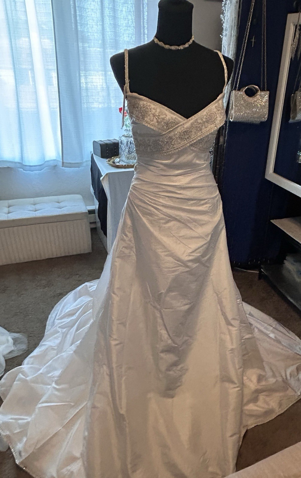 Casablanca Bridal Elegant, Perfect Petite Size 6 Wedding Gown With Tags ￼