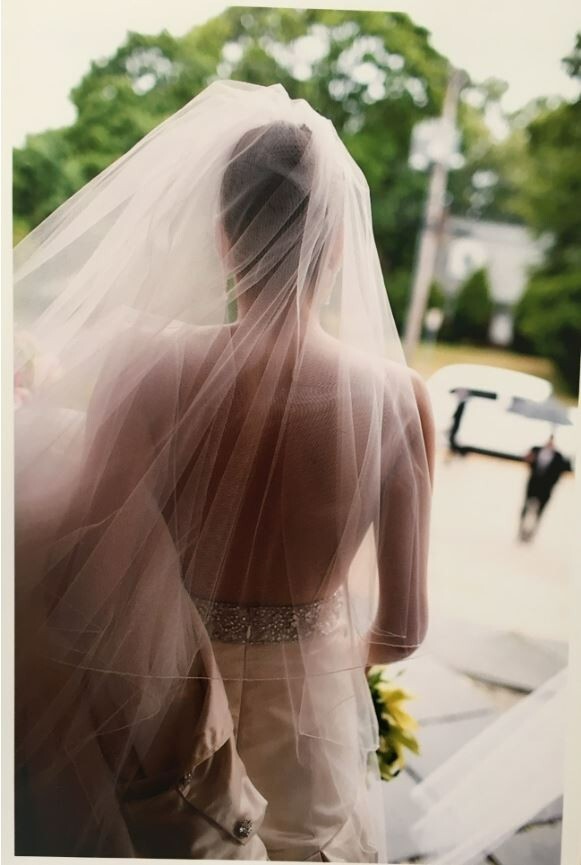 Gorgeous Ivory AMSALE Wedding Gown (Size 8 /street 4) Slightly used