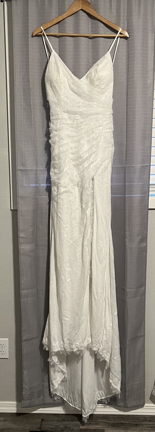 Size 8 Sheath/Column Ruched Lace Spaghetti Straps Wedding Dress