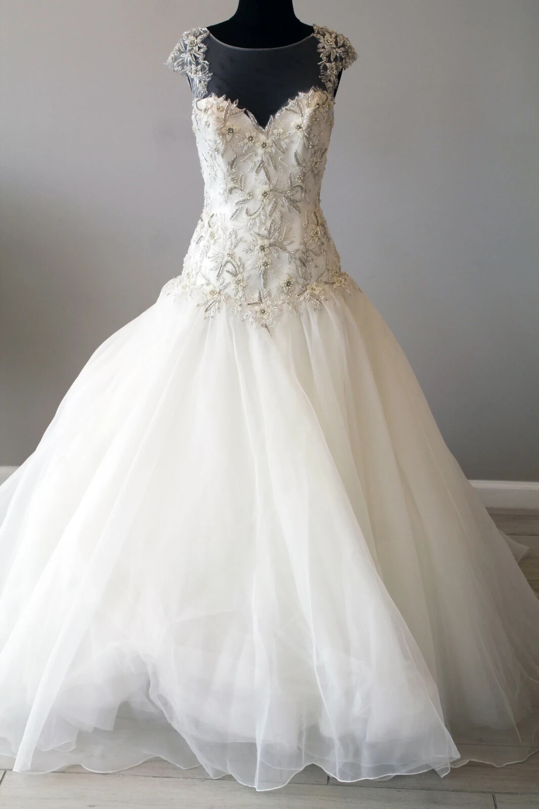 Casablanca Custom 2147 Ivory Wedding Dress 14 Tulle Ballgown Cap Sleeve V Back