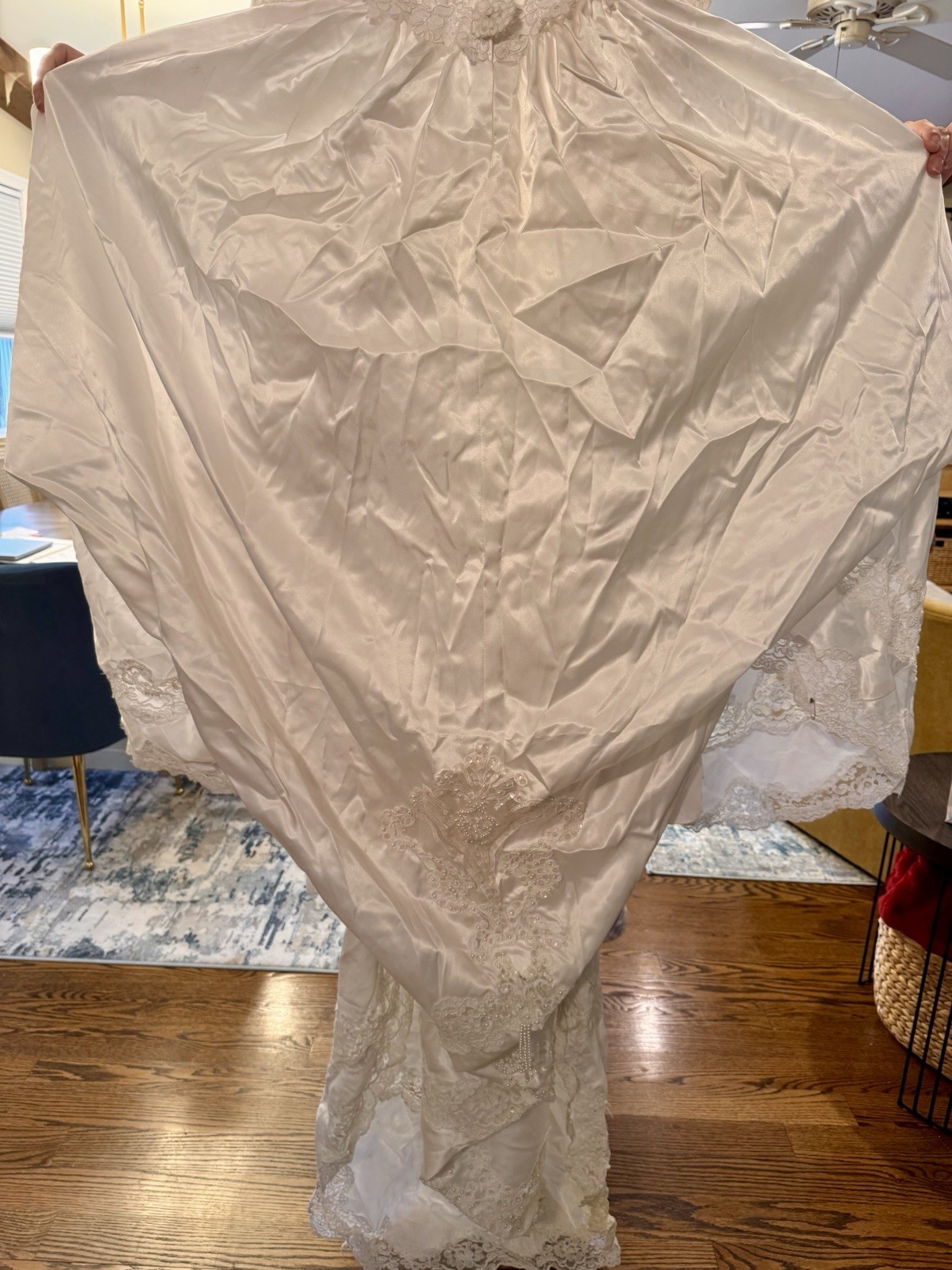 Wedding Dress Unbranded Size 3-4 Beads Bustle Train Sequins Beautiful Off White