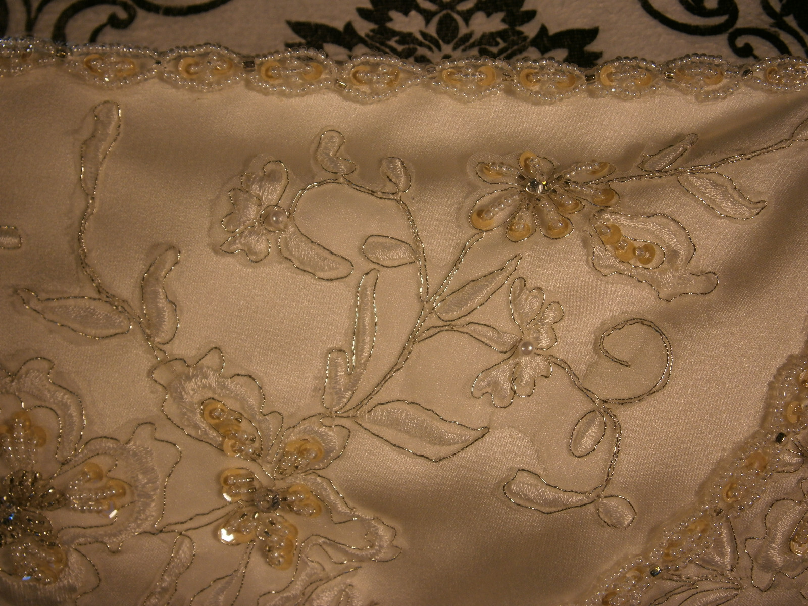Venus 12 Wedding Dress Ivory Ballgown Lace Pearls Strapless Train Buttons Pretty