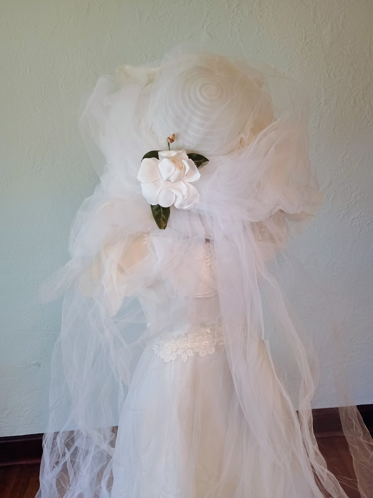 GIUSEPPE VINTAGE WHITE NYLON & SATIN FEEL WEDDING DRESS & HAT & VEIL S/M #1