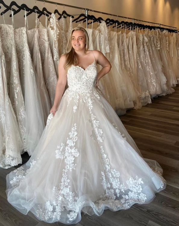 Boho Wedding Dresses Spagehtti Straps Lace Appliques Beach Bridal Gown