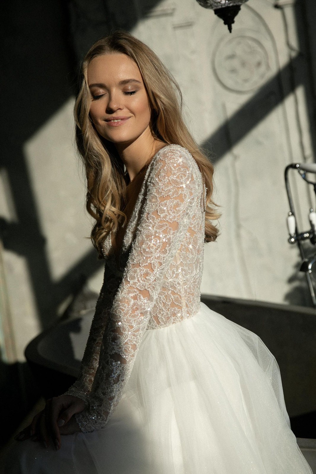 New Ivory Skin Glitter Wedding Dress Bridal Gown Long Sleeve Beaded Buttons A-Line