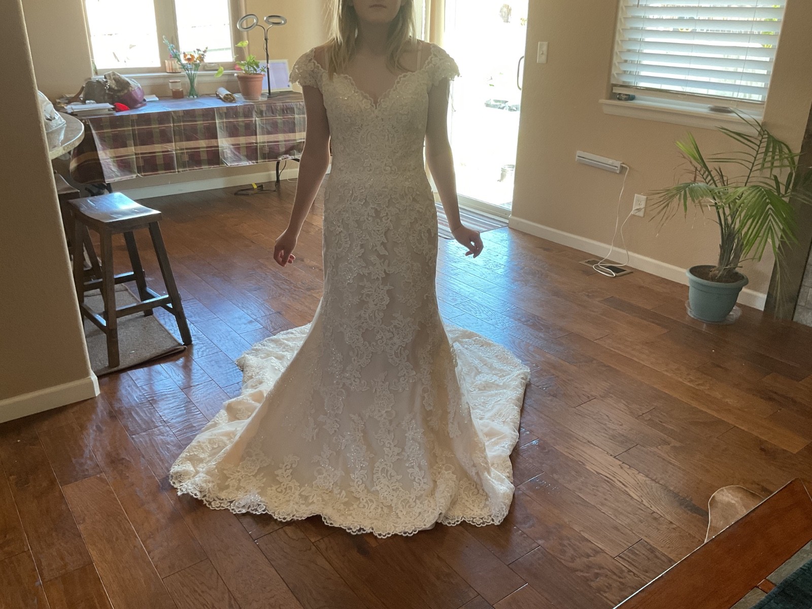MADELINE GARDNER IVORY WEDDING DRESS WITH TAGS SIZE 6 STYLE 5616 NEVER USED