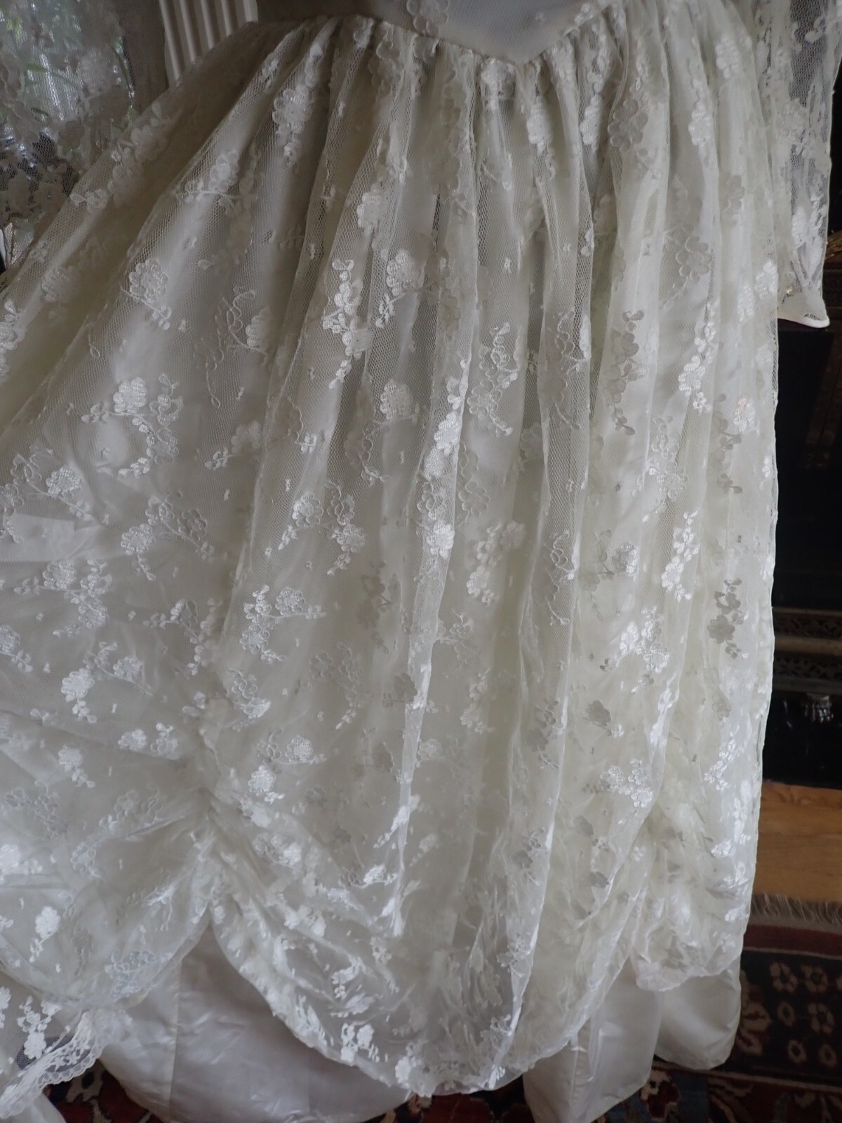 70s VTG Ivory Victorian Wedding Dress Lace & Taffeta Shawl Collar Tie Waist XS
