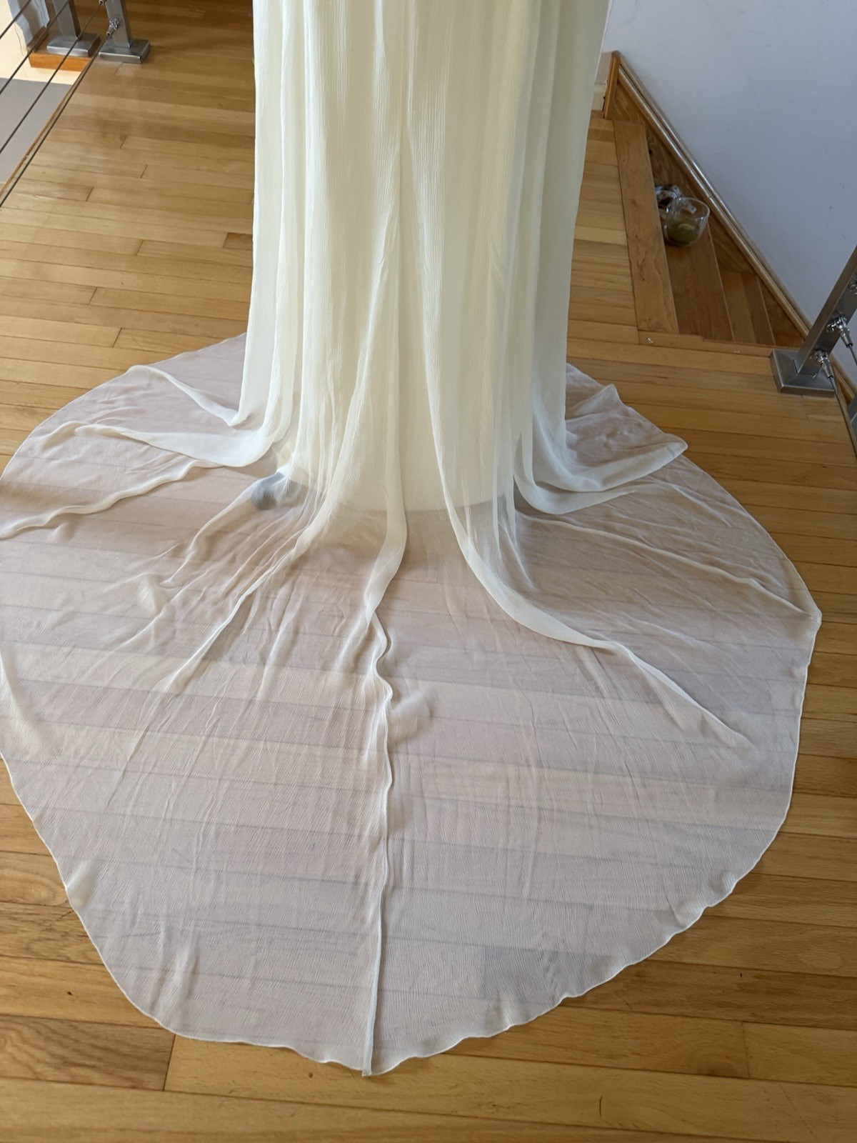 CAROLINA HERRERA 6 (10) Ivory Silk Chiffon OffShoulder Ruffled Wedding Dress NEW