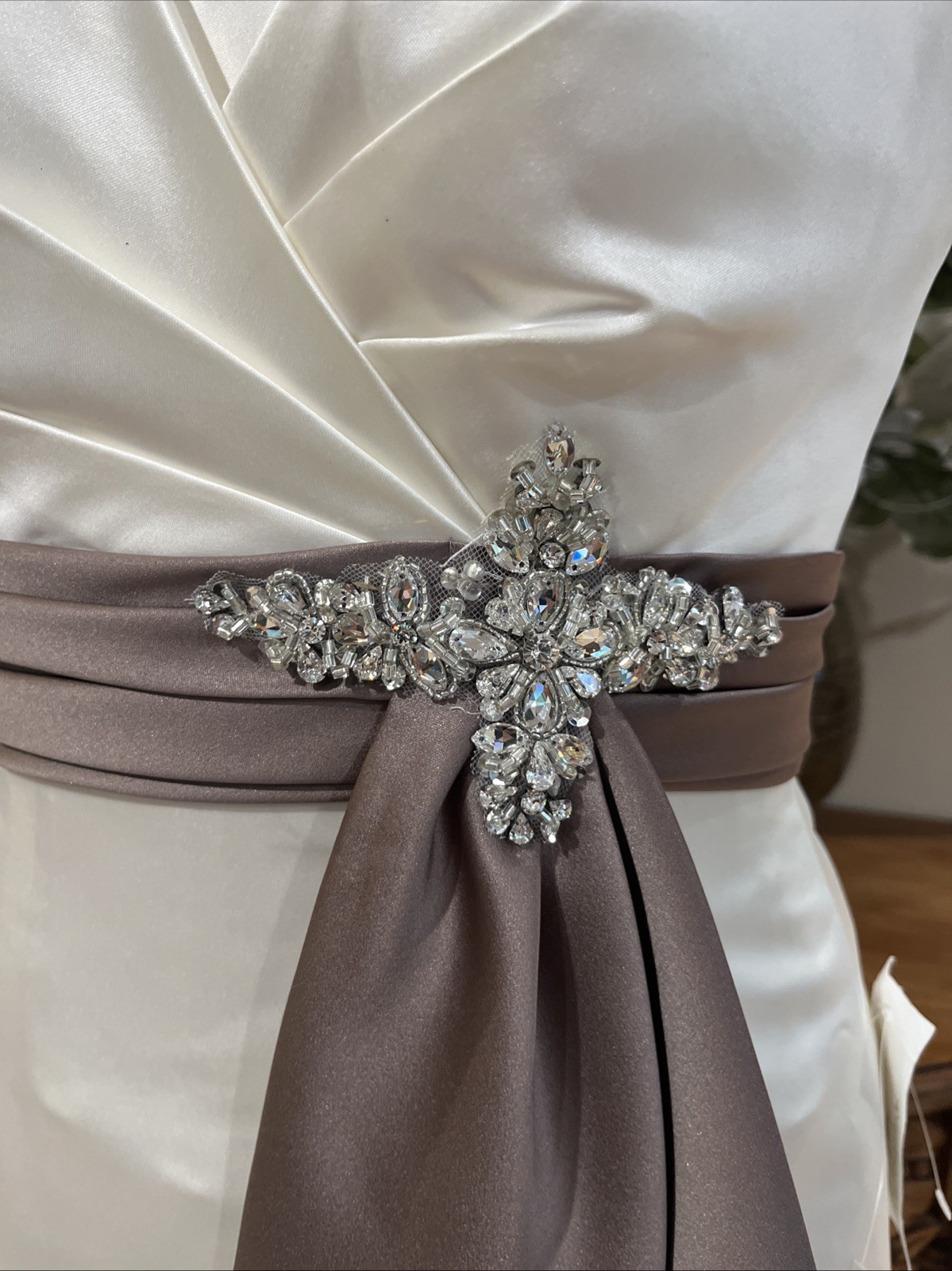 The couture collection woman’s 8 Ivory brown sash strapless Train wedding dress