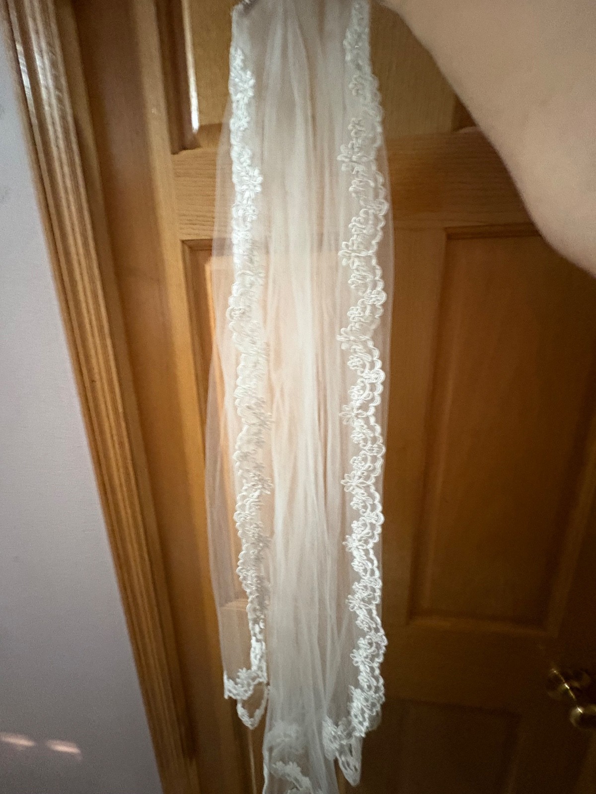 Preowned wedding dress size 4 with veil