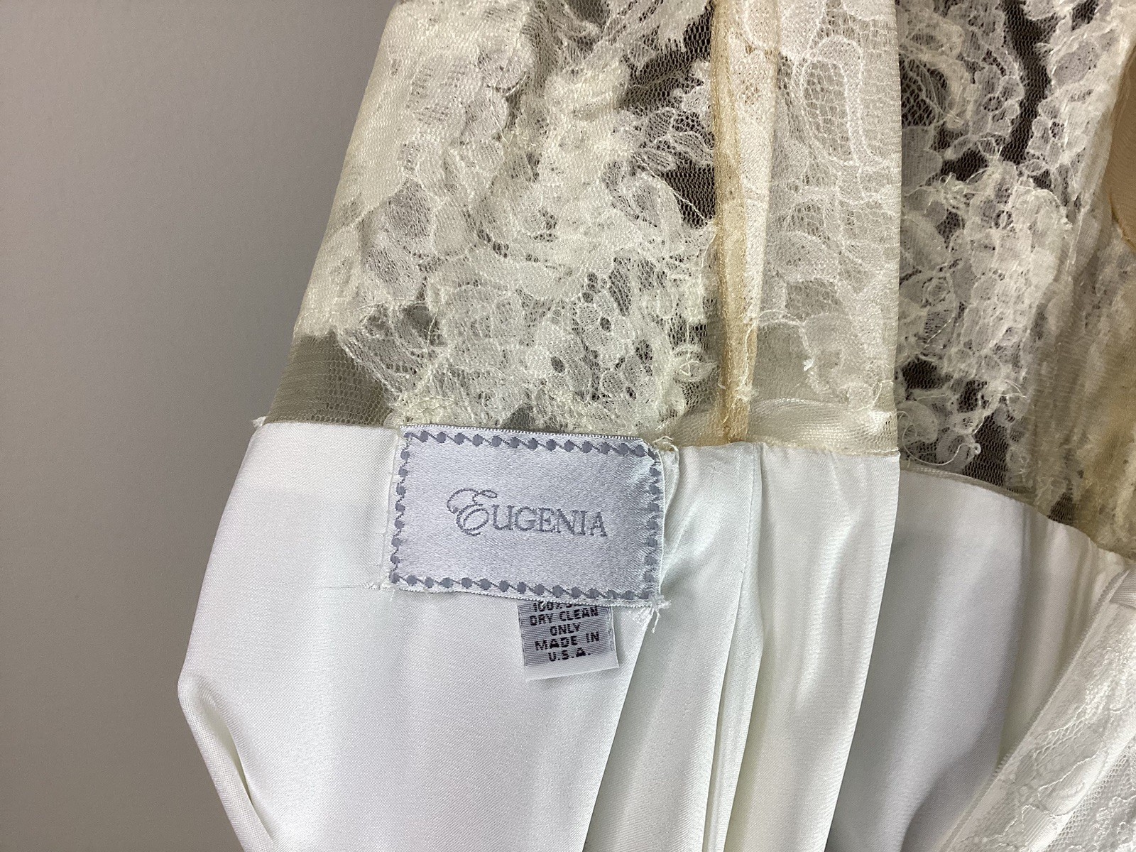 Vtg Eugenia Wedding Gown Off White Lace Simple Elegant Button Back Padded