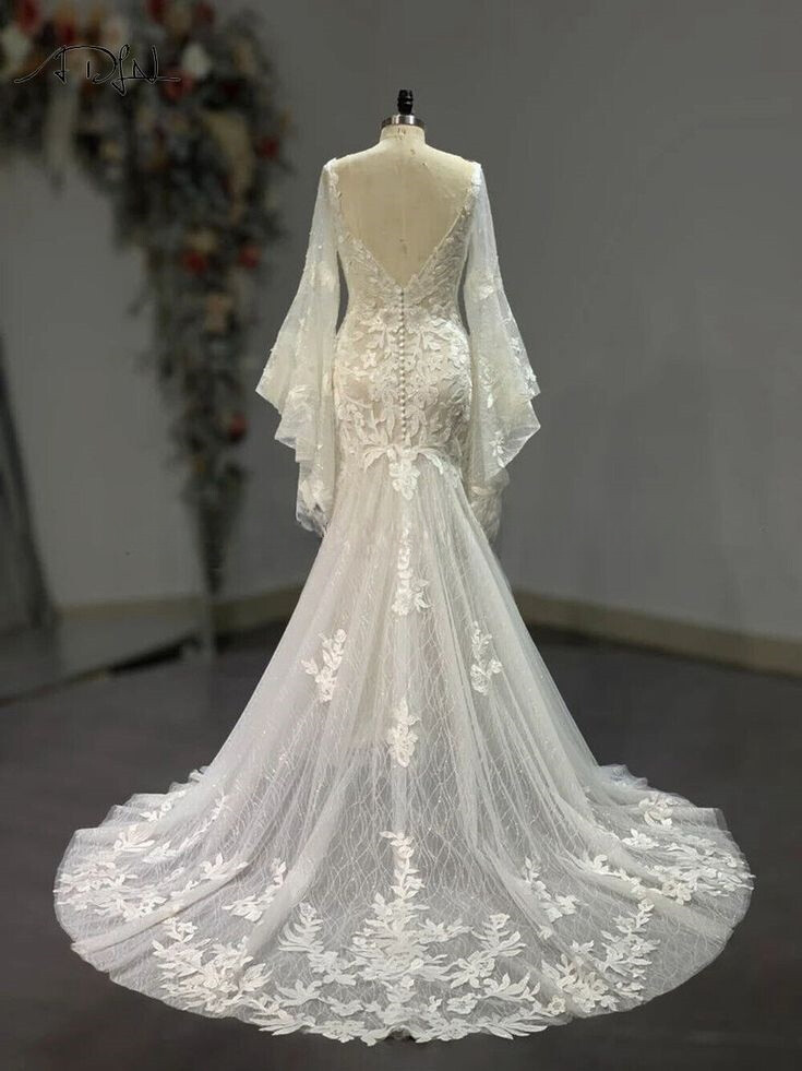 Beach Tulle Wedding Dresses Flared Long Sleeve Vintage Backless Lace Appliques