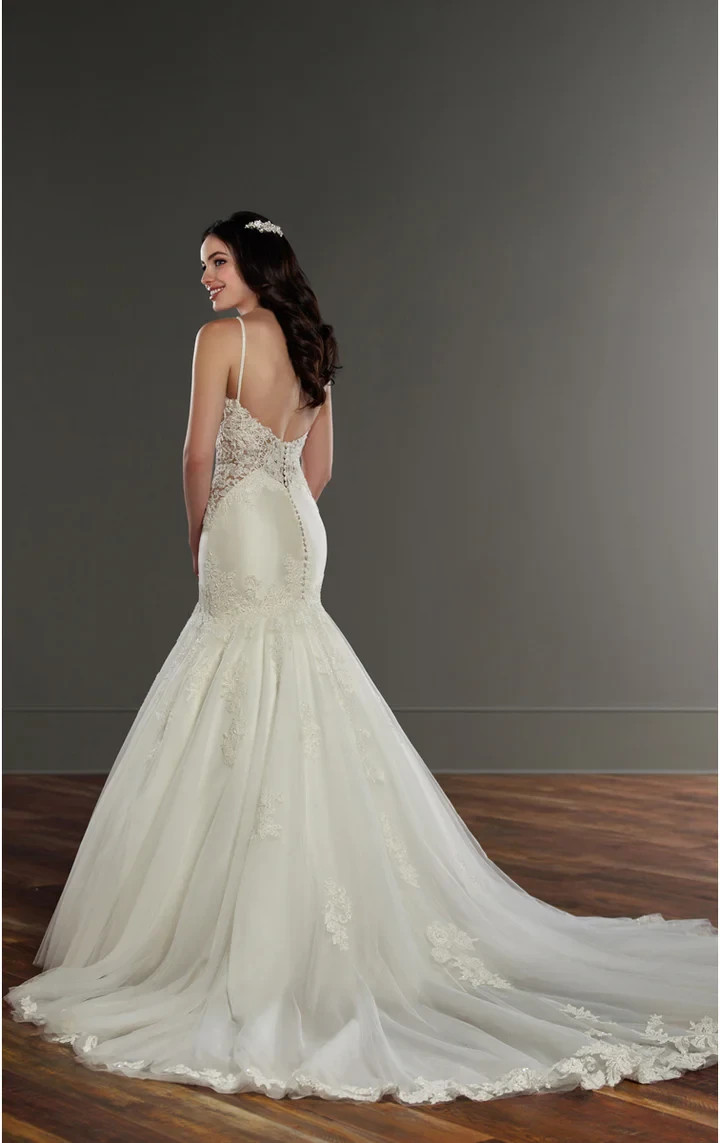 Martina Liana (Essence of Australia) Wedding Dress, Style 906. Size 10. NWT.