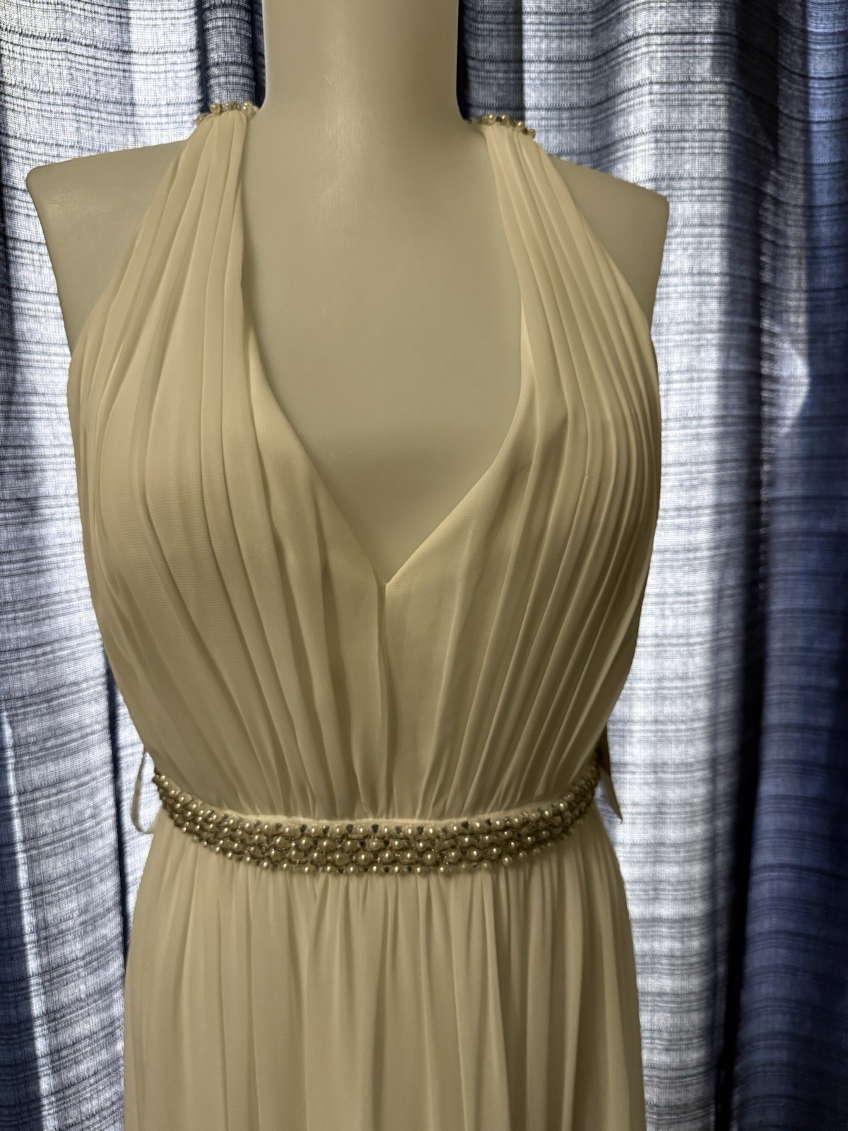David’s Bridal Ivory Halter Neck Beaded Sheath Wedding Dress Size 6