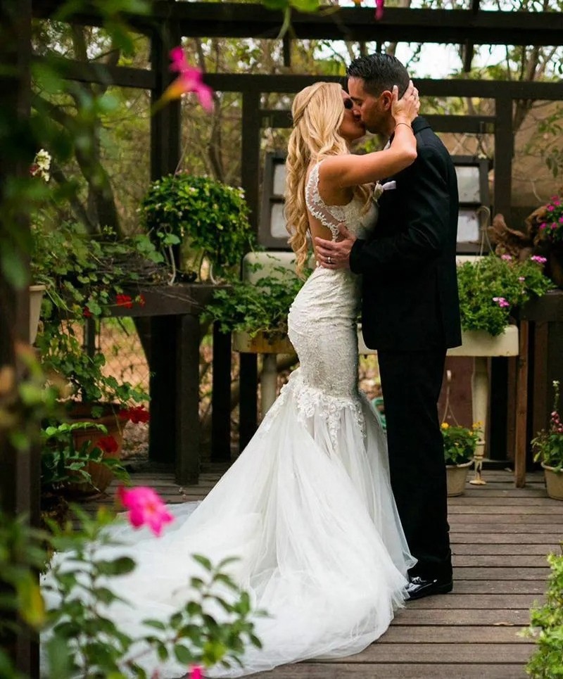 Lace Appliqued Mermaid Wedding Dresses Pleated Tulle Long Bridal Gown Plus Size