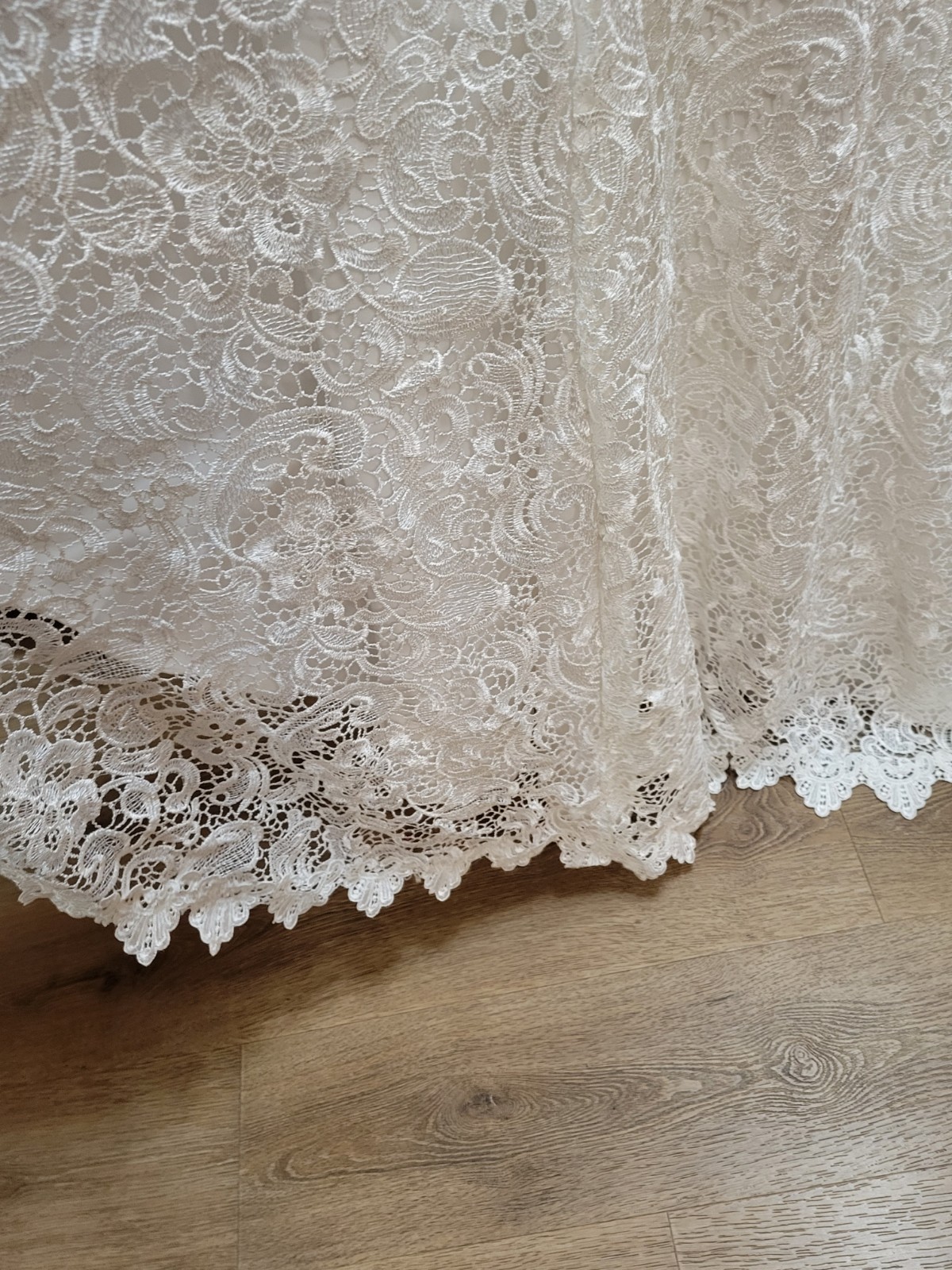 White Lace Overlay Wedding Dress, Fully Lined. Hi/Lo Style w/Sweetheart Neckline