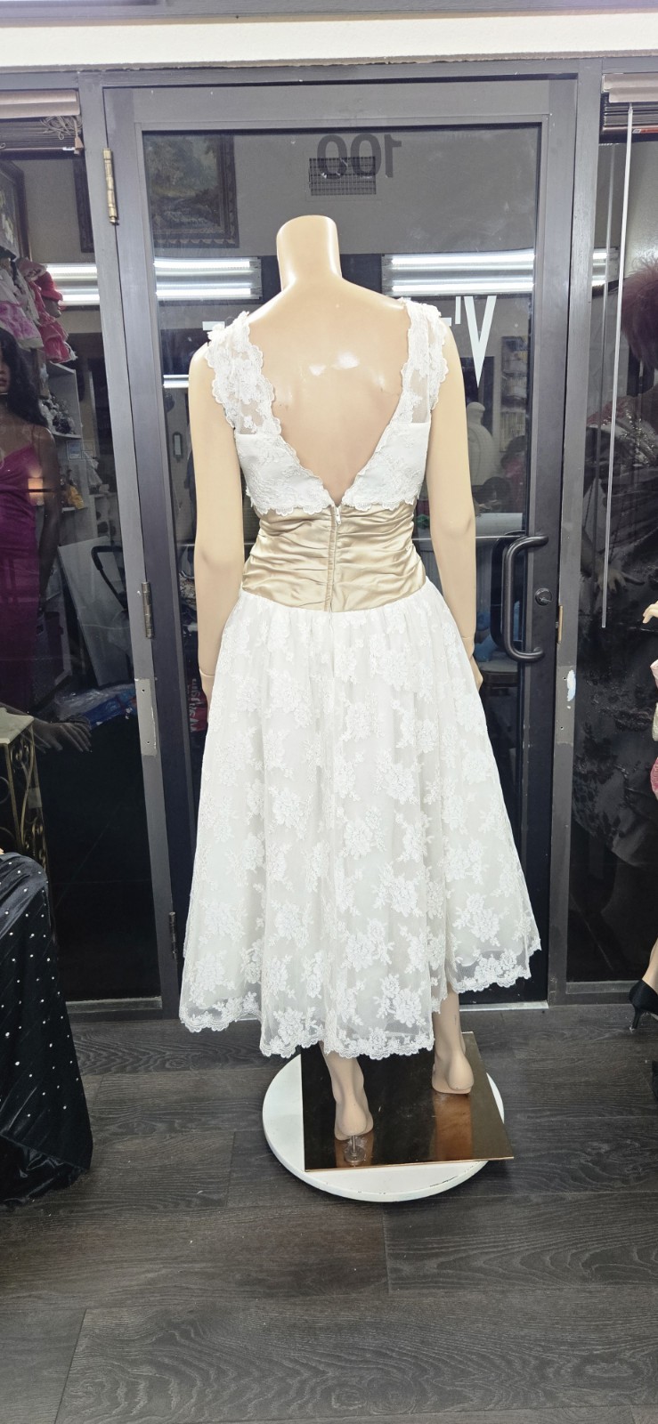 Forever yours Ivory sleeveless Alencon Lace Tea Length Wedding Dress Sz 12