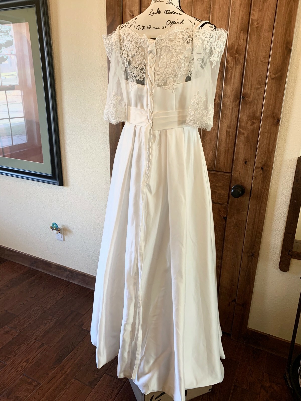 A-line, Off White, Off-the-shoulder, Satin Floor-length Lace Wedding Dress *NEW*