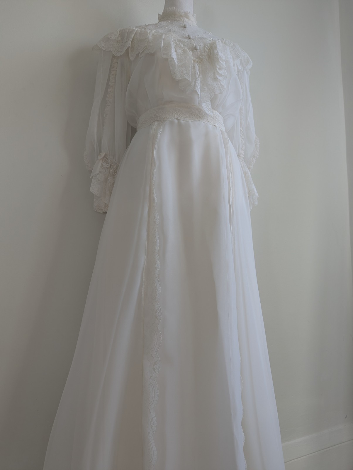 VTG Ethereal 1970s Ruffle Lace High Neck White Prairie Dress / Wedding Gown 4