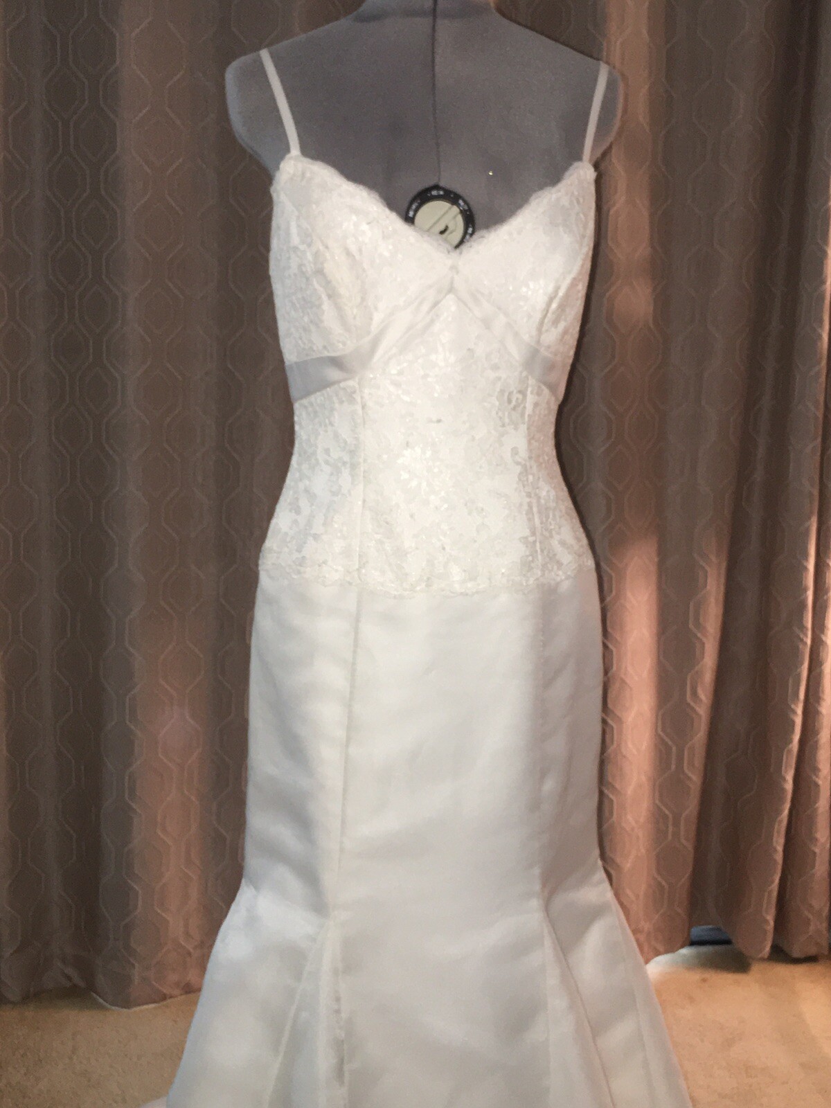 Stunning Bride 2 Be Wedding Dress #16639 Off White Mermaid Size 8 Sleeveless