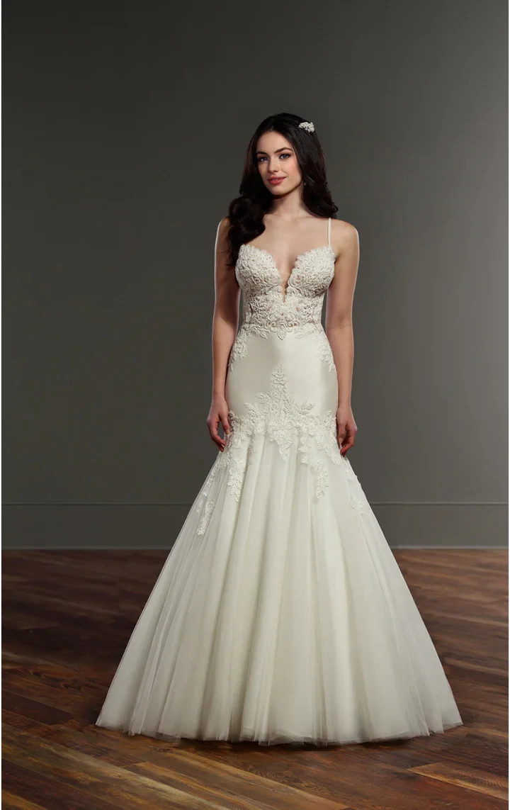Martina Liana (Essence of Australia) Wedding Dress, Style 906. Size 10. NWT.