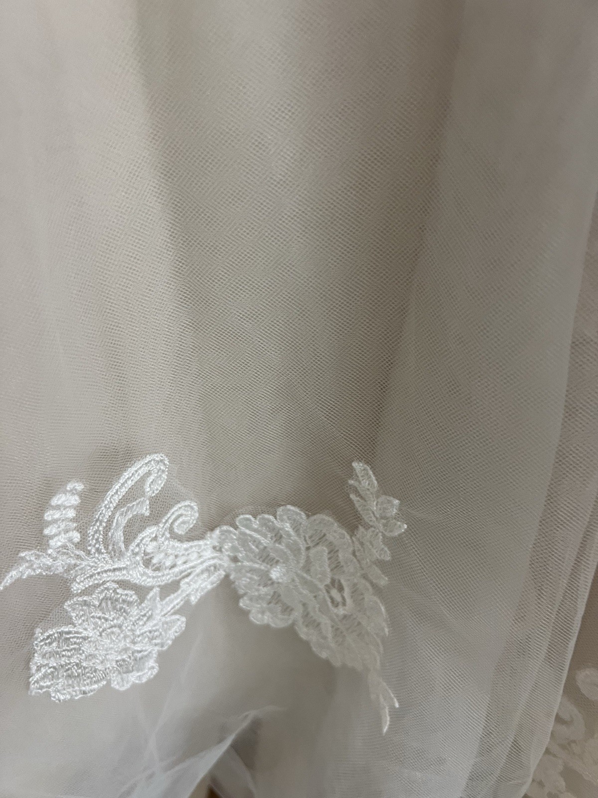 GUC David’s Bridal Ivory Wedding Gown with Train. Size 12.
