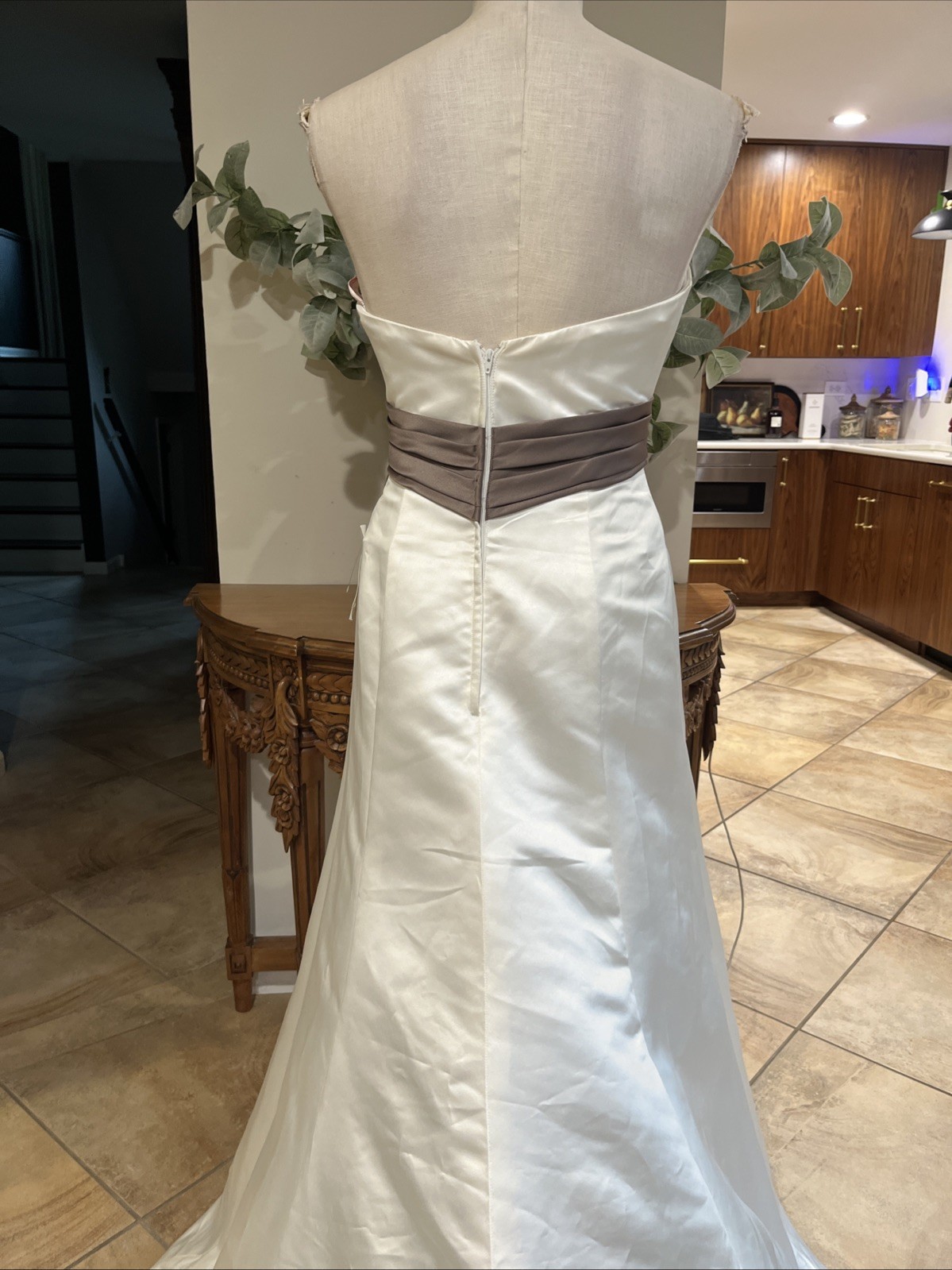 The couture collection woman’s 8 Ivory brown sash strapless Train wedding dress