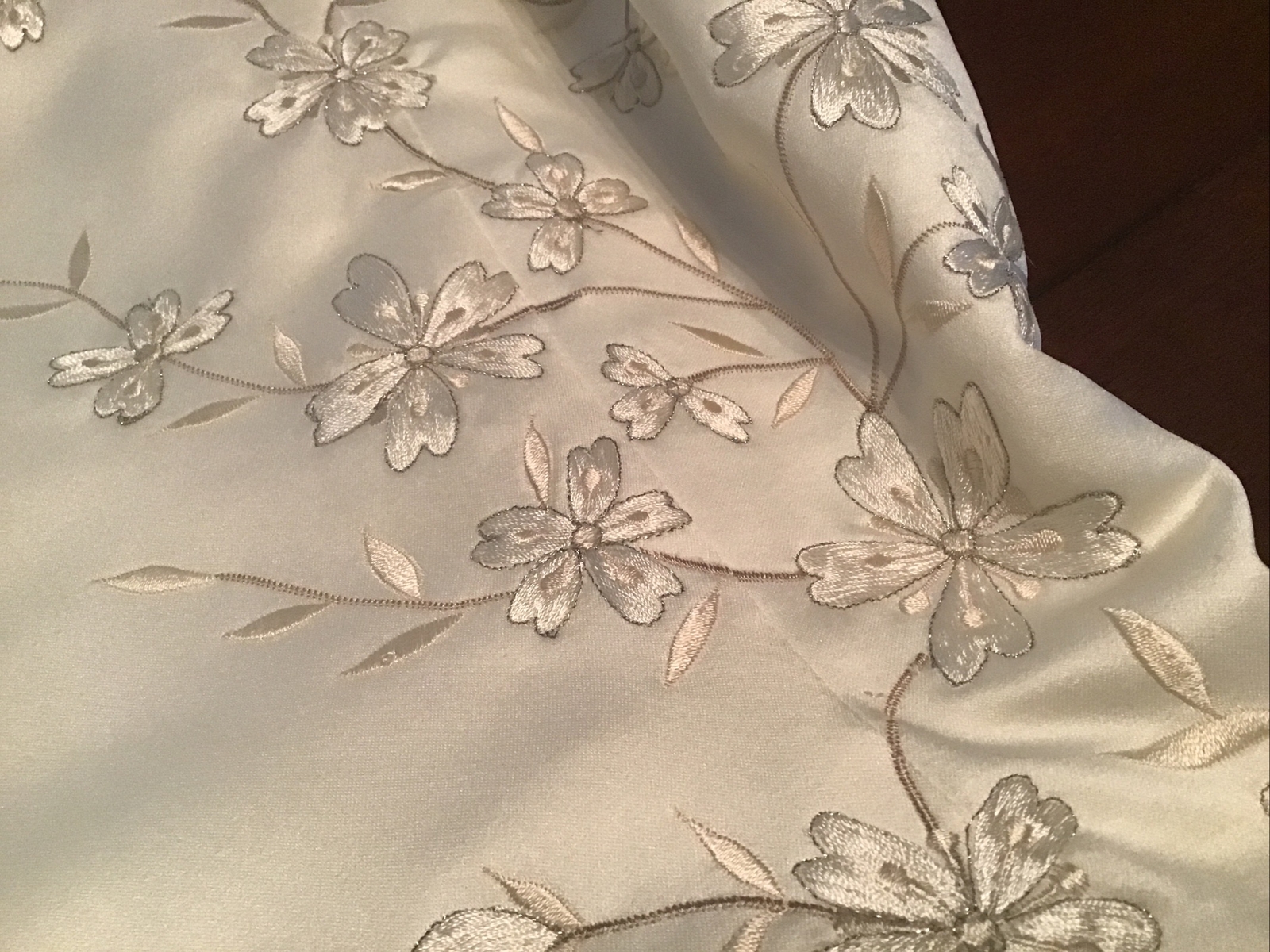 Wedding Elegant Bridal Gown St.Patrick Embroidered Flowers Front & Back & Train