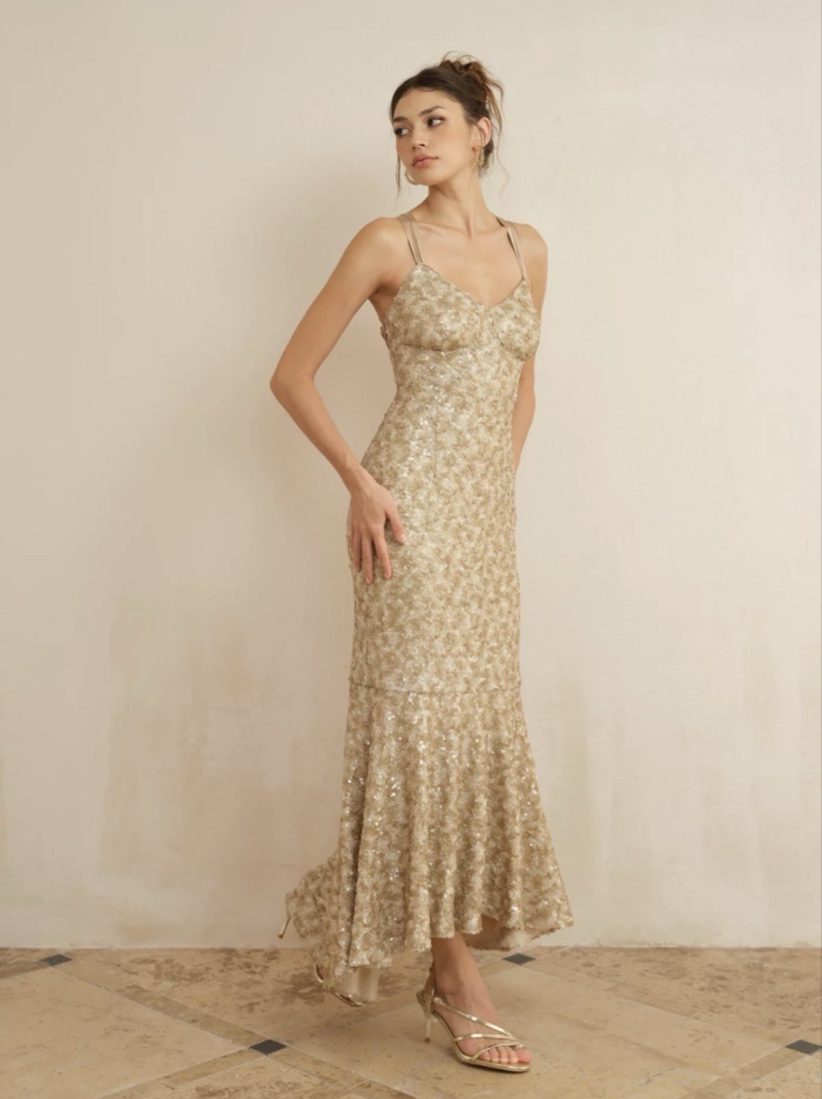 J TheChosen Beige/Gold Sequin V-Neck Sleeveless Full-Length Sheath Tie Back