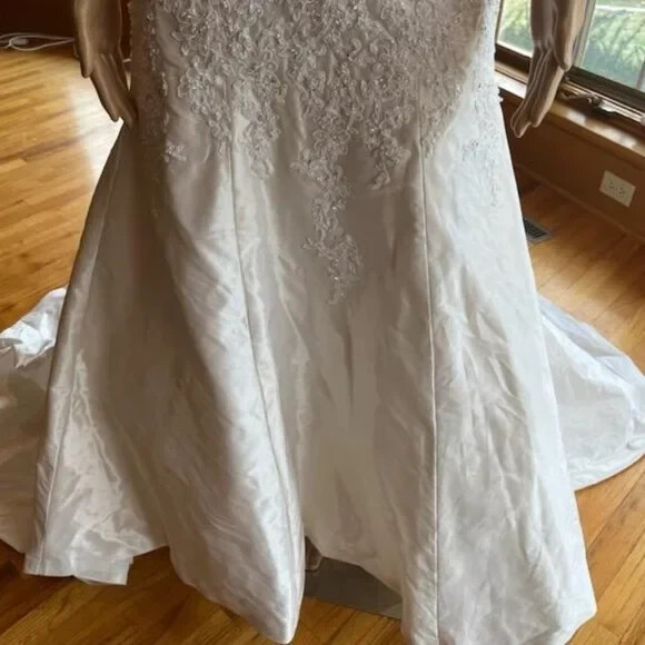 * Maggie Sottero Cream Beaded Taffeta Strapless Wedding Gown Bridal Dress Size 4
